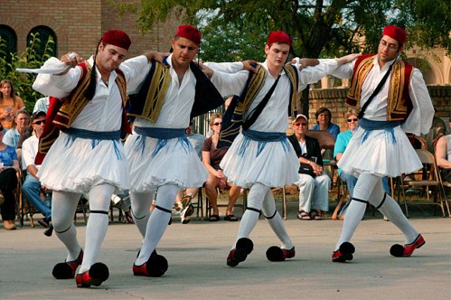 une danse populaire grecque